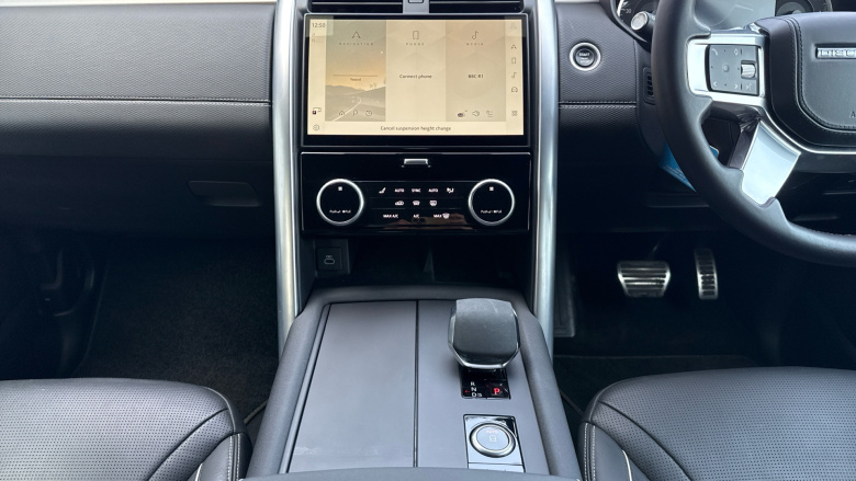 Land Rover Discovery 3.0 D300 Dynamic SE 5dr Auto Diesel Station Wagon